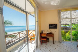 Deluxe Double Room | In-room safe, desk, laptop workspace, blackout drapes