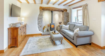 2 bedroom accommodation in Clee St. Margaret, near Craven Arms