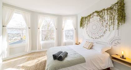 Sunshine Central | Yale | 3BR | Prking | Wshr/Dryr