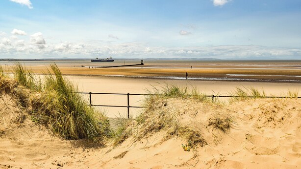 Beach - 2 bedroom accommodation in Crosby, near Liverpool (Crosby, near Liverpool)