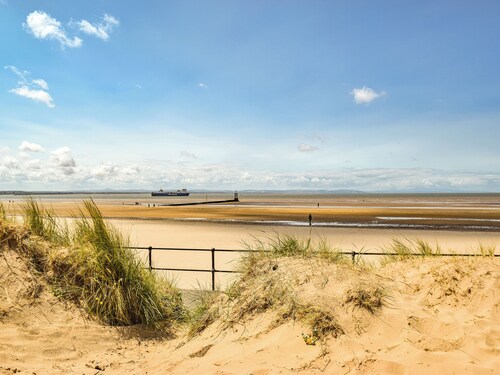 2 bedroom accommodation in Crosby, near Liverpool