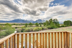 Property grounds - Montana Vacation Rental: 32 Mi to Yellowstone! (Emigrant)