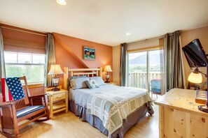 2 bedrooms, desk, iron/ironing board, WiFi - Montana Vacation Rental: 32 Mi to Yellowstone! (Emigrant)