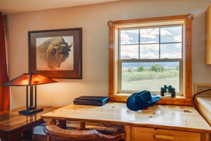 Interior - Montana Vacation Rental: 32 Mi to Yellowstone! (Emigrant)
