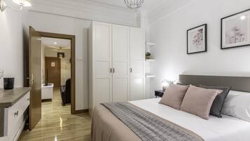 3 bedrooms, iron/ironing board, travel crib, WiFi (free)