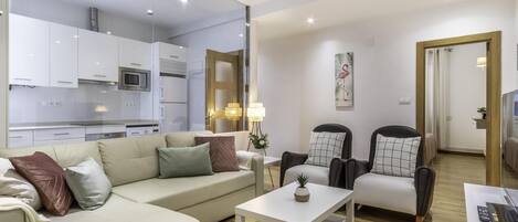 TV, livros, biblioteca musical