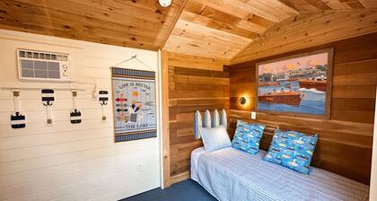 Lakefront, dog-friendly house with amazing view, dock, 2 kayaks & canoe