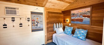 Lakefront, dog-friendly house with amazing view, dock, 2 kayaks & canoe