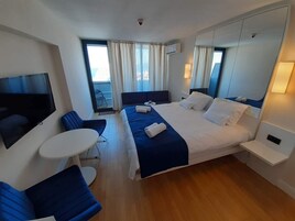 Iron/ironing board, free WiFi, bed sheets