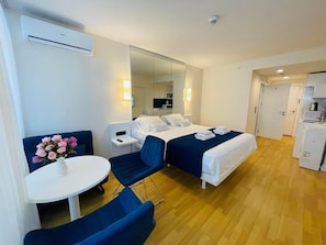 Iron/ironing board, free WiFi, bed sheets