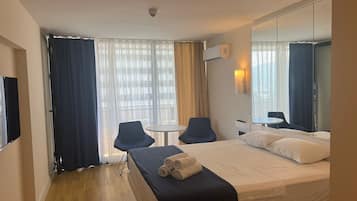 Silitysrauta/-lauta, ilmainen Wi-Fi, vuodevaatteet