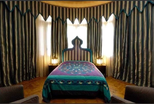 9 chambres, fer et planche à repasser, Wi-Fi, draps fournis