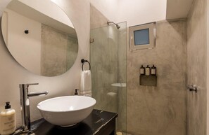 Camera Standard | Bagno | Doccia, soffione a pioggia, asciugacapelli, asciugamani
