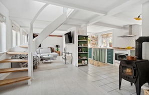 Smart TV, fireplace