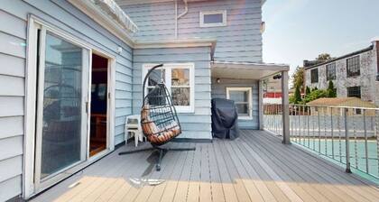 immaculate 3 Bedroom with Large Pool