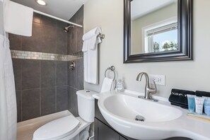 Shower, jetted bath, hair dryer, towels