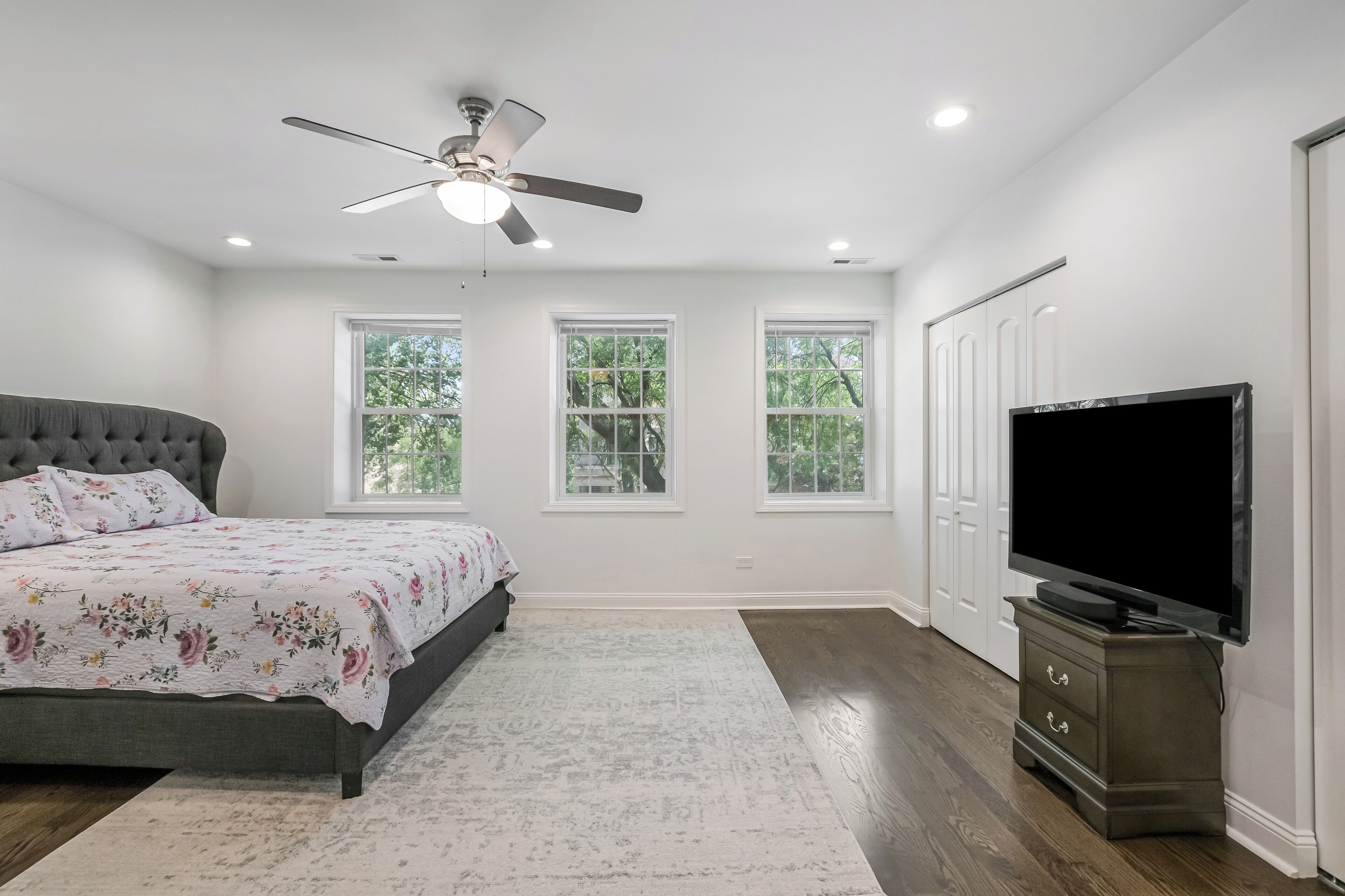 6 多间卧室、熨斗/熨衣板、免费 WiFi、床单