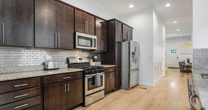 Renovated 6 Bedroom 5 Bathroom Home 10 Minutes from Downtown Chicago