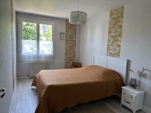2 bedrooms, iron/ironing board, travel crib, free WiFi