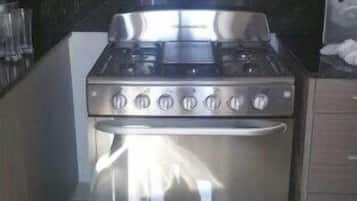 Fridge, microwave, oven, coffee/tea maker