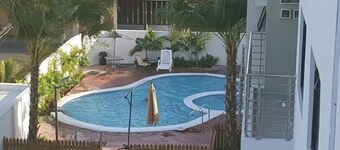 Pool, wifi, private apart for family and friends
