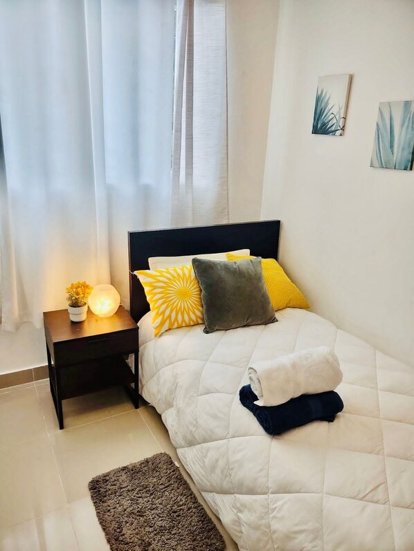 3 bedrooms, iron/ironing board, bed sheets