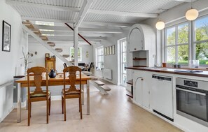 Fridge, microwave, oven, stovetop - Gorgeous home in Bogense with WiFi (Bogense)