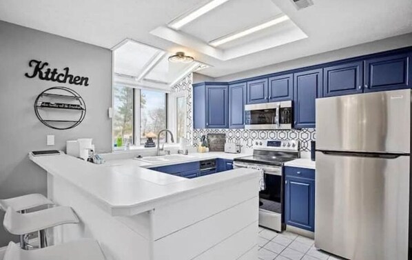 Fridge, microwave, oven, stovetop