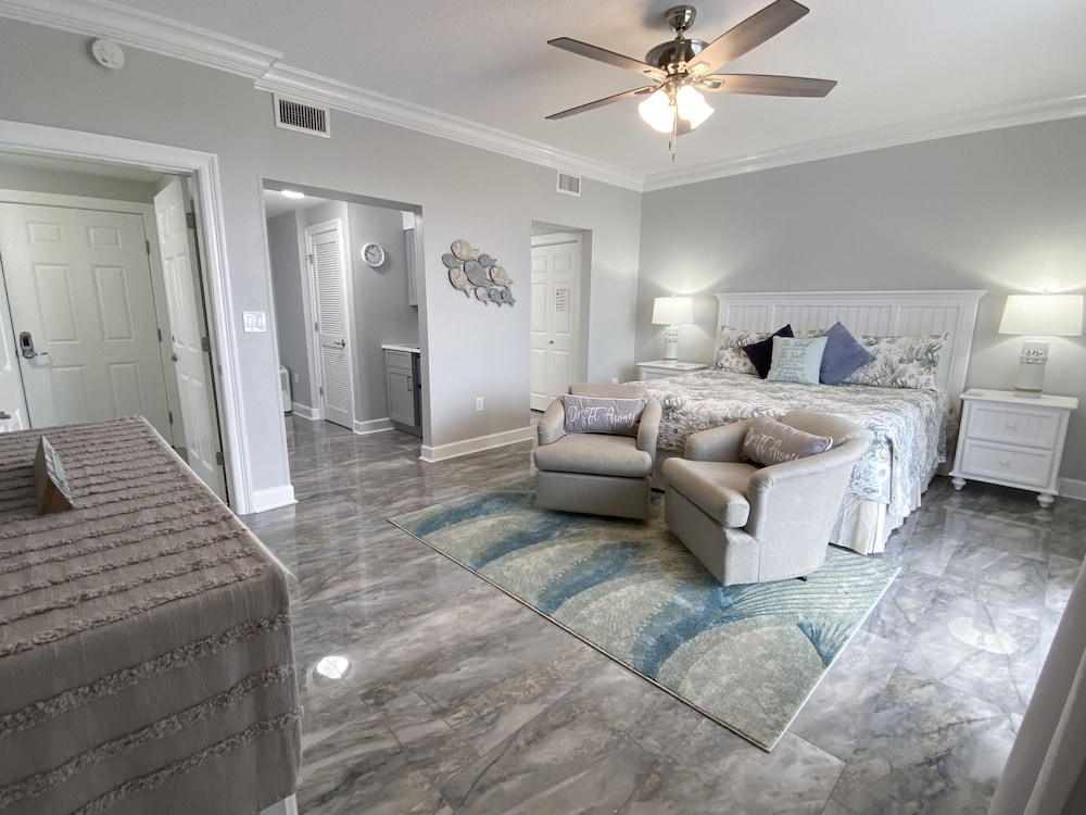 View of Apartments for Rent in Oceanfront - Miami Beach with Balcony