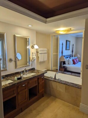 Shower, towels, soap, shampoo - Luxury 2 bedroom Oceanfront apartment-A509. (Montego Bay)