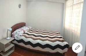 3 chambres, fer et planche à repasser, accès au Wi-Fi (inclus)