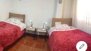 3 bedrooms, iron/ironing board, free WiFi, bed sheets