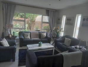 Living area - Spacious and Peaceful home, Summerstrand,Gqeberha (Gqeberha)