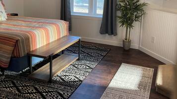 3 slaapkamers, een strijkplank/strijkijzer, gratis wifi, beddengoed