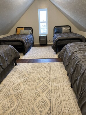 3 bedrooms, iron/ironing board, free WiFi, bed sheets - Relax at Mindy’s Country Cottage (Ephraim)
