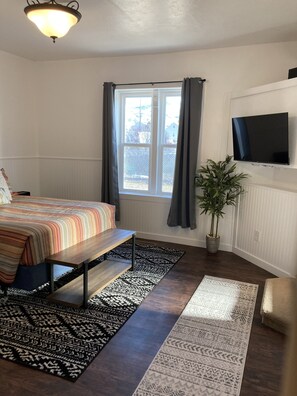 3 bedrooms, iron/ironing board, free WiFi, bed sheets