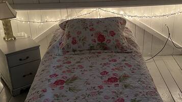 4 bedrooms, WiFi, bed sheets