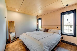 5 bedrooms, iron/ironing board, travel cot, WiFi