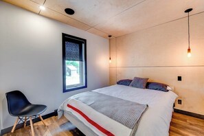 5 makuuhuonetta, silitysrauta/-lauta, vauvan matkasänky, Wi-Fi