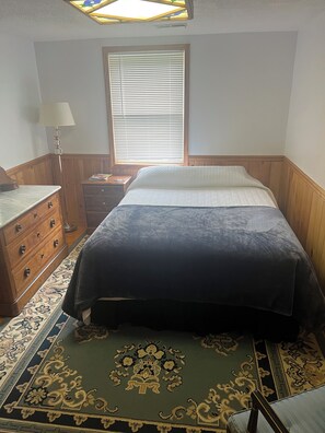 3 bedrooms, desk, iron/ironing board, WiFi - Thorn Creek Cottage (Sugar Grove)