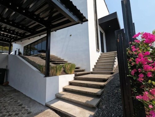 Nakamoto House - Panoramic 5BR Villa in El Sunzal