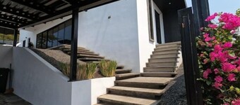 Nakamoto House - Panoramic 5BR Villa in El Sunzal