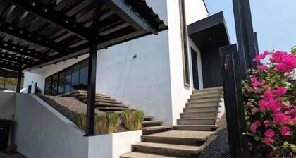 Nakamoto House - Panoramic 5BR Villa in El Sunzal