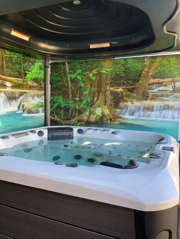 Indoor spa tub