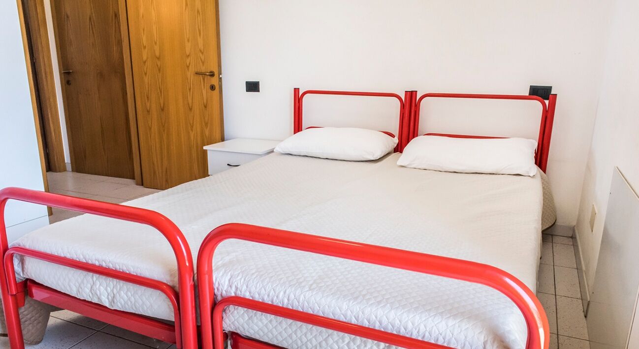 1 bedroom, bed sheets