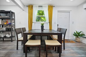 Family Apartment | In-room dining