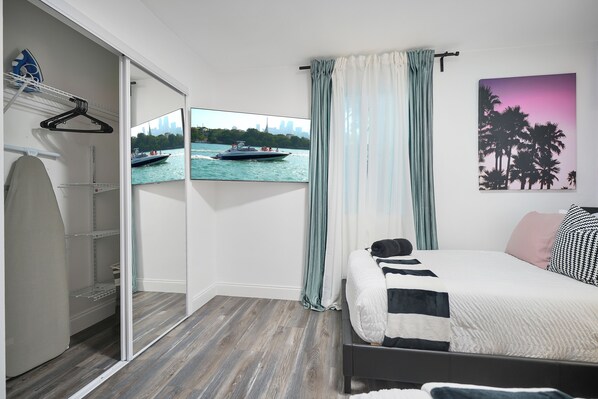 Family Apartment | 4 bedrooms, premium bedding, pillowtop beds, free WiFi