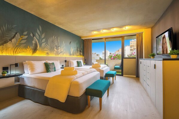 Studio, 2 Queen Beds, Balcony