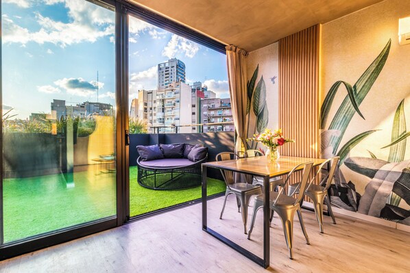 Penthouse | Restauration dans la chambre