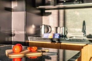 Studio, 2 Queen Beds, Balcony | Private kitchen | Mini-fridge, microwave, oven, stovetop - Deluxe Apartments in Palermo - by BueRentals (Buenos Aires)